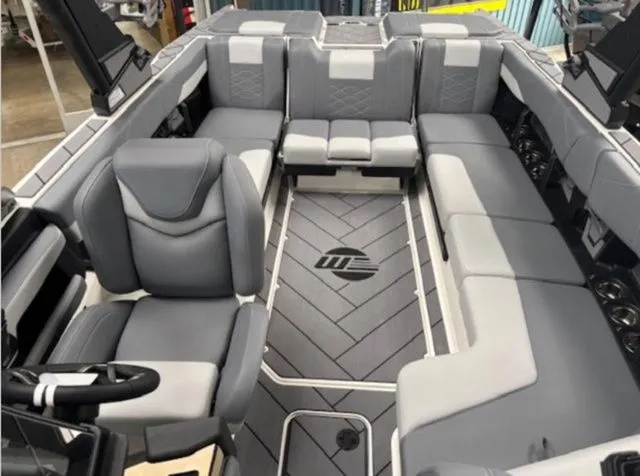 Slide: The Image of Malibu Wakesetter 23 LSV 2026 - 8