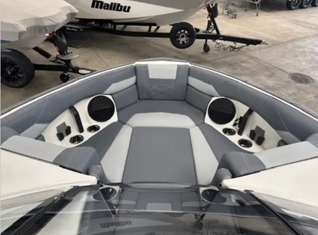 Slide: The Image of Malibu Wakesetter 23 LSV 2026 - 9