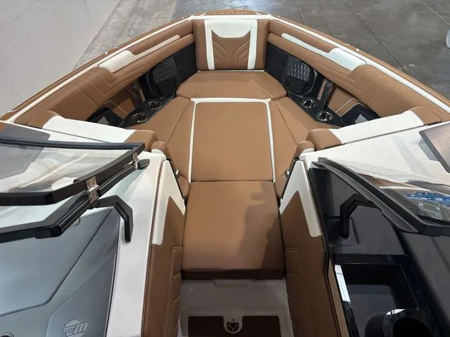 Slide: The Image of Malibu Wakesetter 25 LSV 2026 - 12