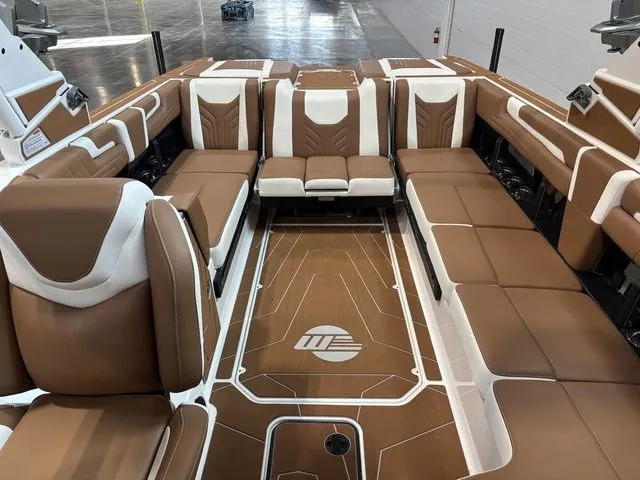 Slide: The Image of Malibu Wakesetter 25 LSV 2026 - 13