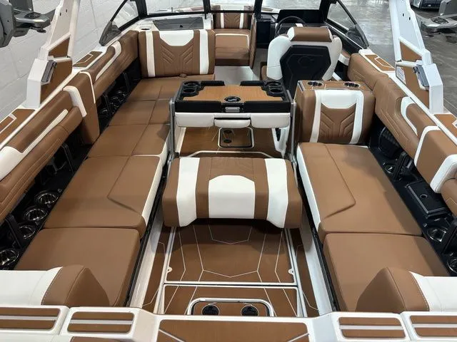 Slide: The Image of Malibu Wakesetter 25 LSV 2026 - 14