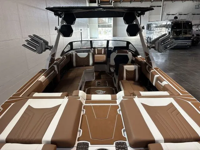 Slide: The Image of Malibu Wakesetter 25 LSV 2026 - 21
