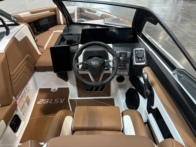 Slide: The Image of Malibu Wakesetter 25 LSV 2026 - 23