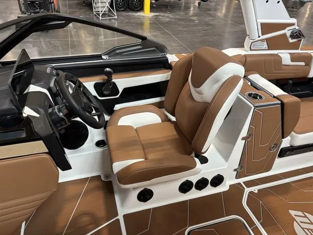 Slide: The Image of Malibu Wakesetter 25 LSV 2026 - 26