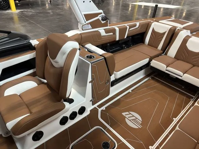 Slide: The Image of Malibu Wakesetter 25 LSV 2026 - 27