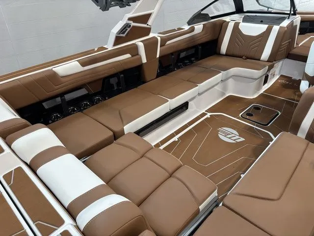 Slide: The Image of Malibu Wakesetter 25 LSV 2026 - 28