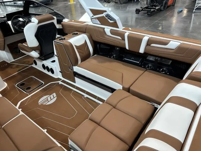 Slide: The Image of Malibu Wakesetter 25 LSV 2026 - 29