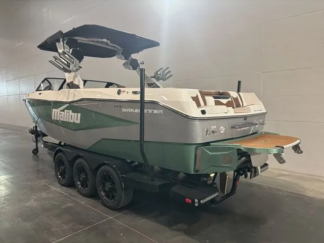 Slide: The Image of Malibu Wakesetter 25 LSV 2026 - 3