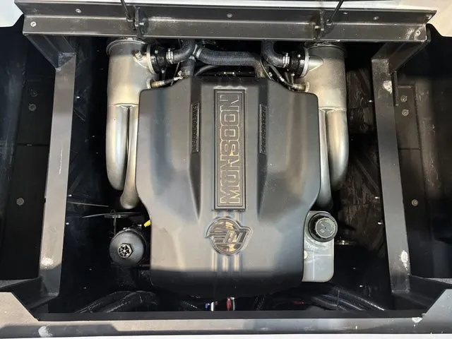 Slide: The Image of Malibu Wakesetter 25 LSV 2026 - 30