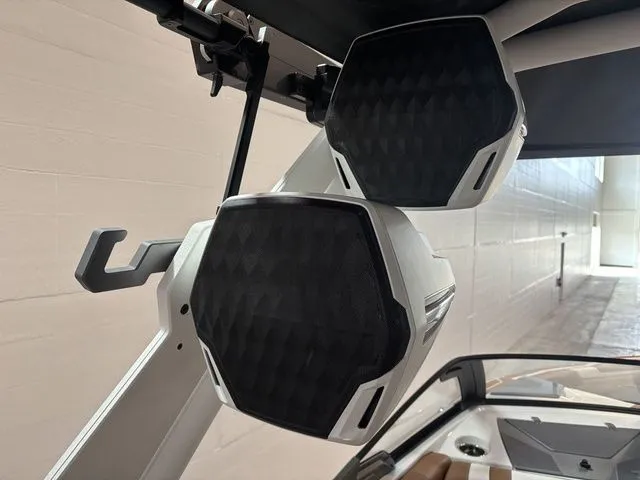 Slide: The Image of Malibu Wakesetter 25 LSV 2026 - 31