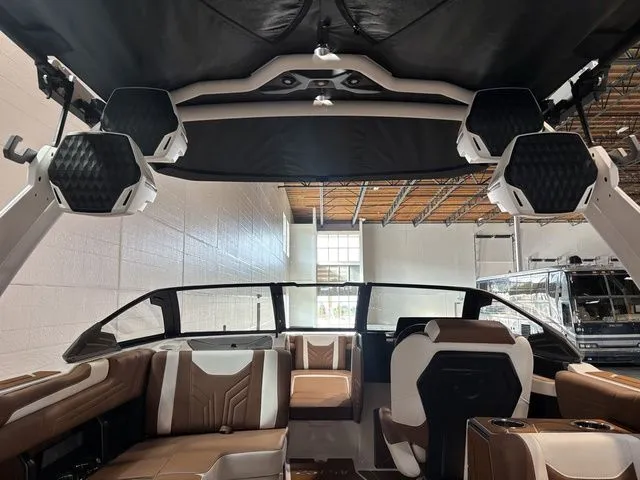 Slide: The Image of Malibu Wakesetter 25 LSV 2026 - 32