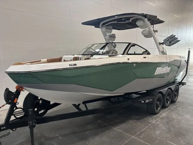 Slide: The Image of Malibu Wakesetter 25 LSV 2026 - 4