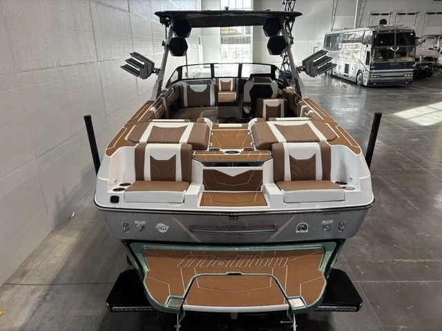 Slide: The Image of Malibu Wakesetter 25 LSV 2026 - 8