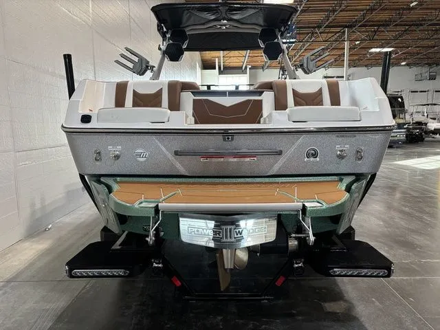 Slide: The Image of Malibu Wakesetter 25 LSV 2026 - 9