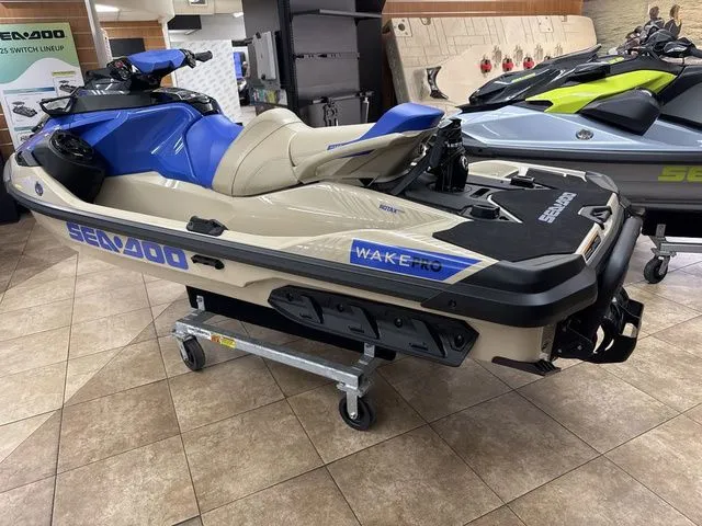 Slide: The Image of Sea-Doo Wake 2026 - 3