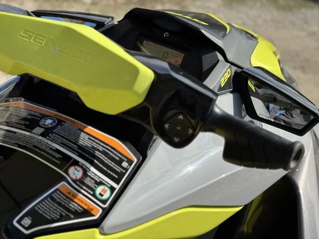 Slide: The Image of Sea-Doo GTR 230 2021 - 10