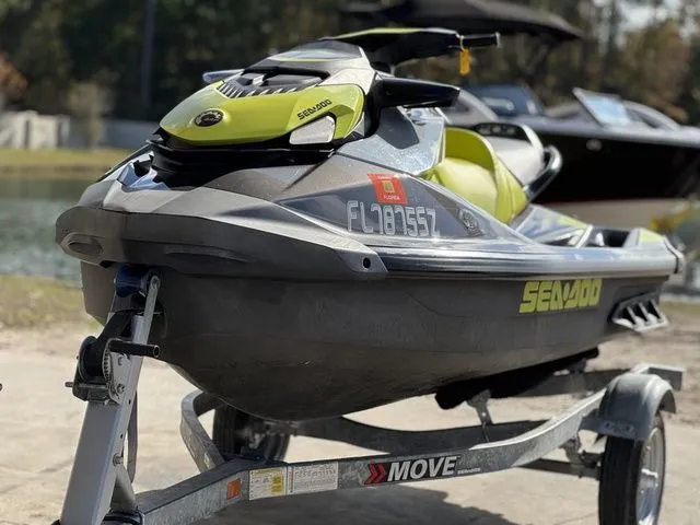Slide: The Image of Sea-Doo GTR 230 2021 - 3