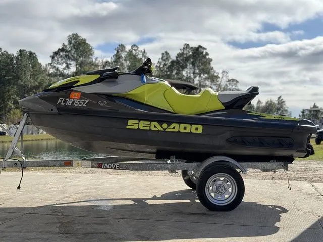 Slide: The Image of Sea-Doo GTR 230 2021 - 4