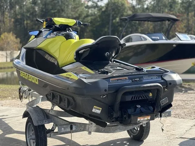 Slide: The Image of Sea-Doo GTR 230 2021 - 5
