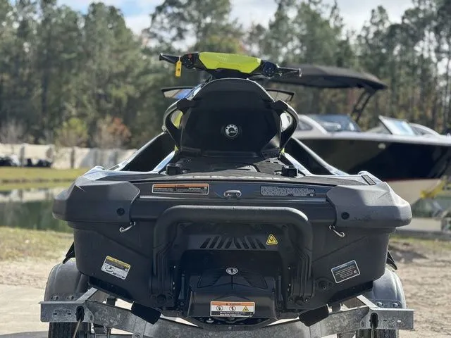 Slide: The Image of Sea-Doo GTR 230 2021 - 6