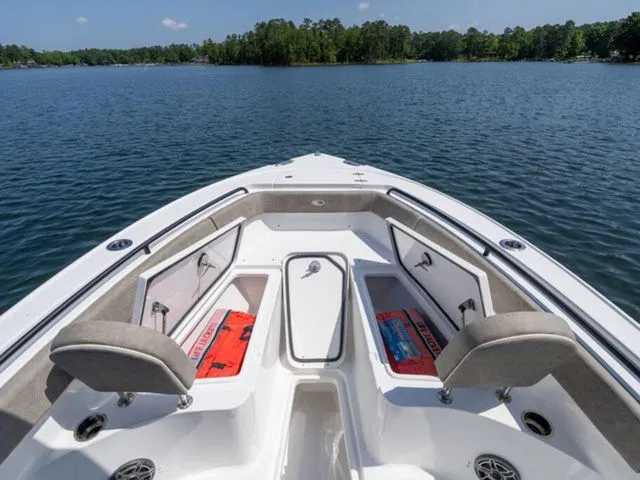 Slide: The Image of Sea Hunt Ultra 255 SE 2026 - 6