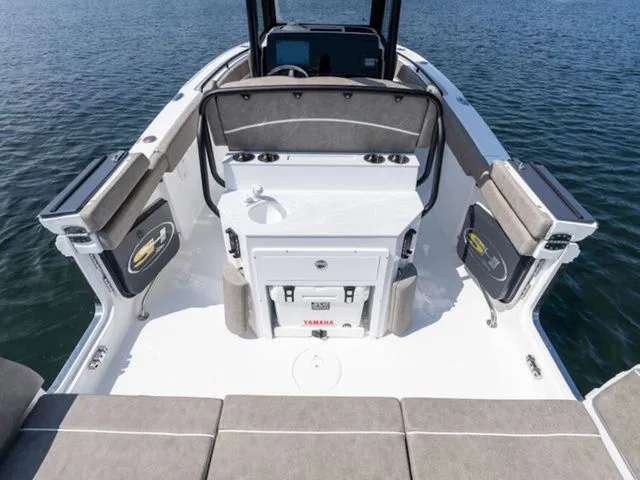 Slide: The Image of Sea Hunt Ultra 255 SE 2026 - 7