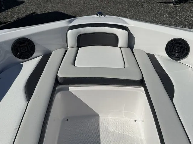 Slide: The Image of Yamaha SX195 2026 - 8