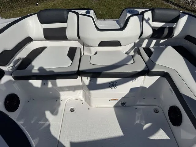 Slide: The Image of Yamaha 195S 2026 - 10