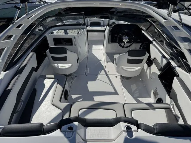 Slide: The Image of Yamaha 195S 2026 - 4