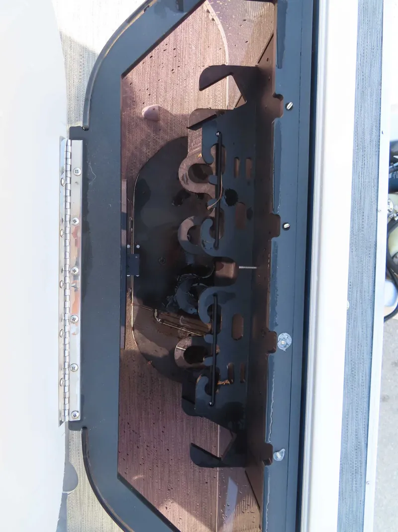 Slide: The Image of Godfrey SWEETWATER 2086 2022 - 30