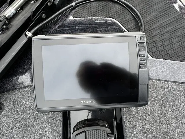 Slide: The Image of Garmin display on 2025 Ikon Boats VLX21, featuring advanced navigation technology. - 10