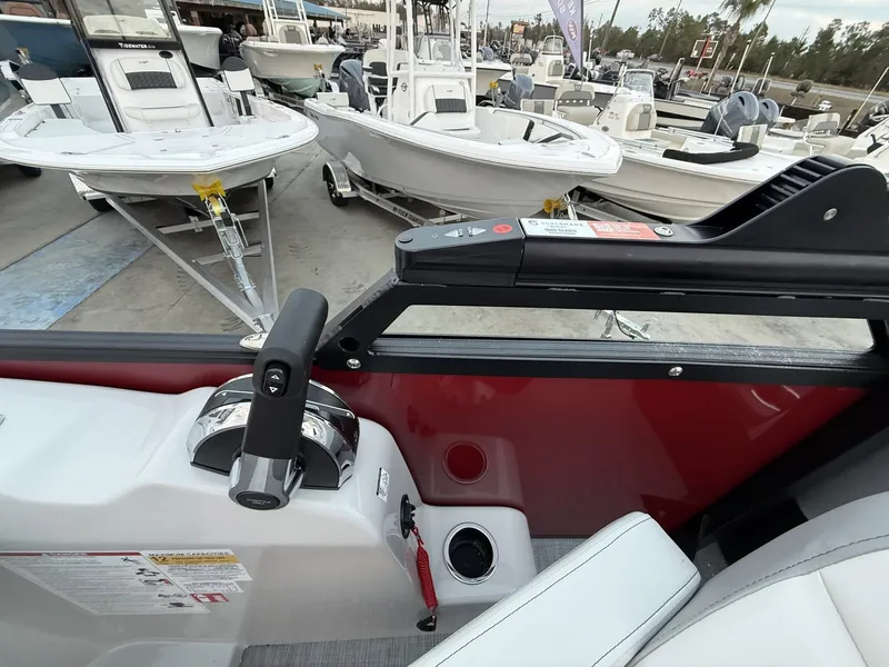 Slide: The Image of Lowe SS230 LWC00373G526 2026 - 6