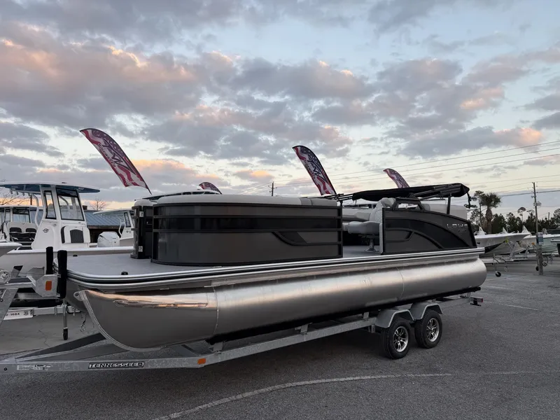 The Image of Lowe SS230 LWC00373G526 2026 - 1