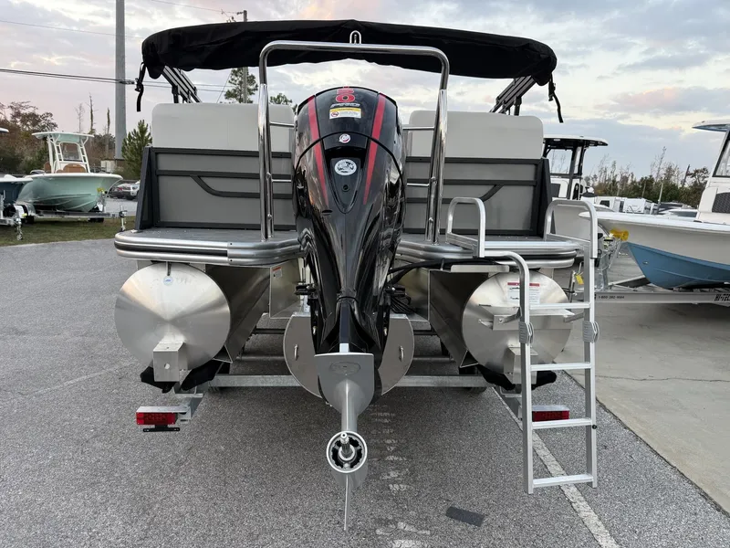 Slide: The Image of Lowe SS230 LWC00373G526 2026 - 3