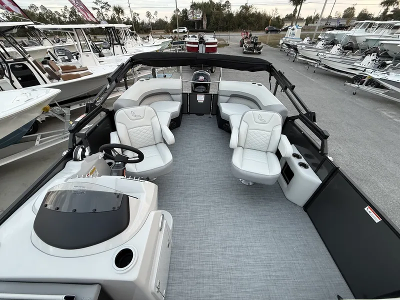 Slide: The Image of Lowe SS230 LWC00373G526 2026 - 8