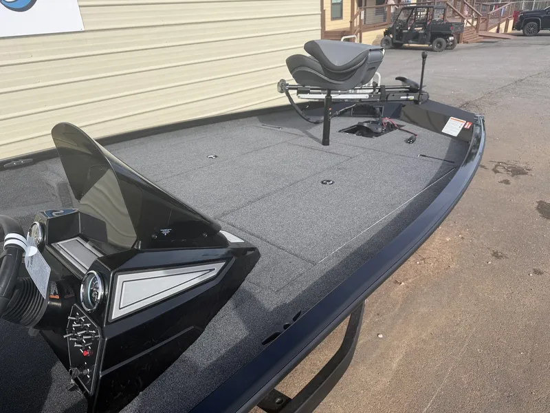 Slide: The Image of Lowe Stinger 195 2026 - 2