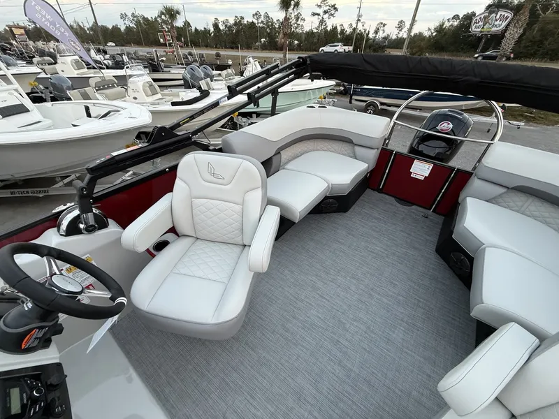 Slide: The Image of Lowe SS230 LWC00373G526 2026 - 9