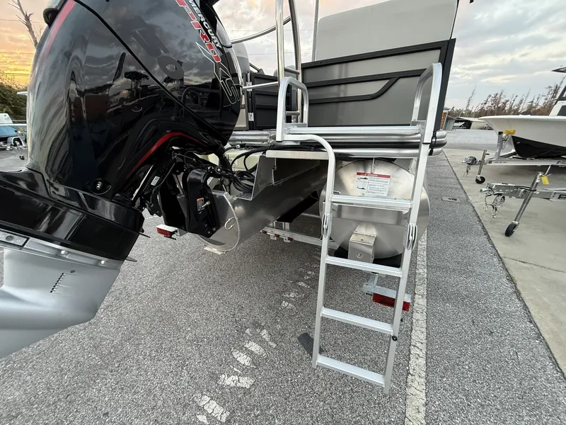 Slide: The Image of Lowe SS230 LWC00373G526 2026 - 4