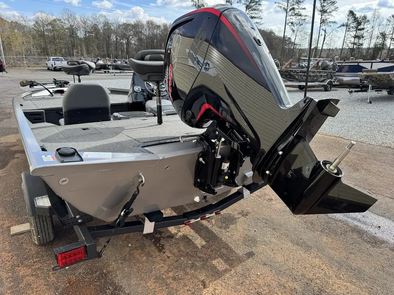 Slide: The Image of Lowe Stinger 195 2026 - 7