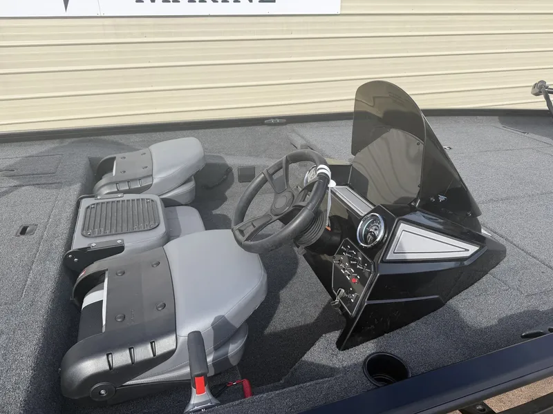 Slide: The Image of Lowe Stinger 195 2026 - 4