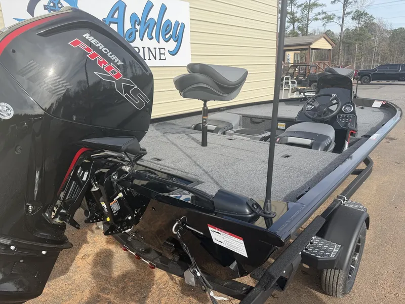 Slide: The Image of Lowe Stinger 195 2026 - 7