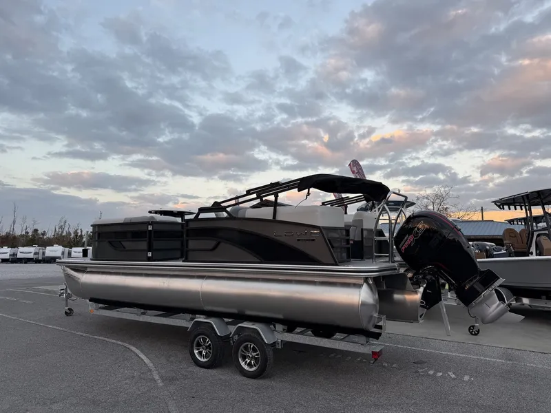 Slide: The Image of Lowe SS230 LWC00373G526 2026 - 2