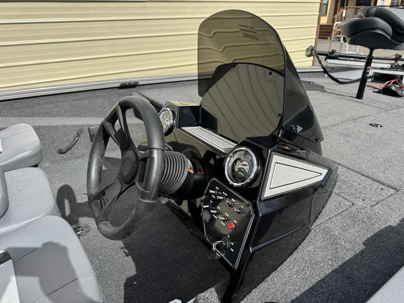 Slide: The Image of Lowe Stinger 195 2026 - 9