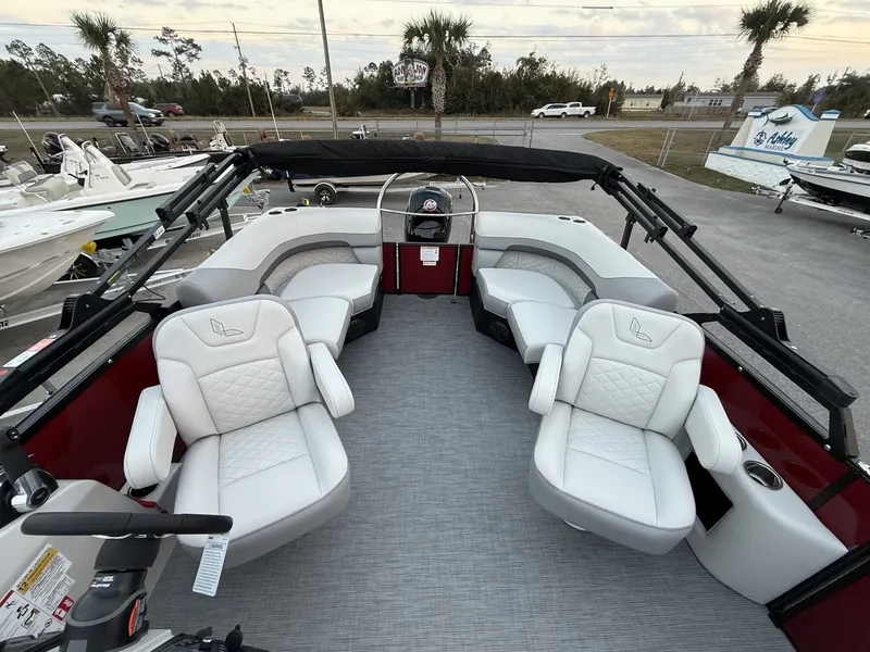 Slide: The Image of Lowe SS230 LWC00373G526 2026 - 10