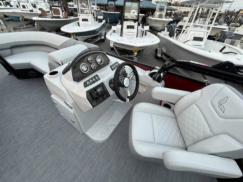 Slide: The Image of Lowe SS230 LWC00373G526 2026 - 7