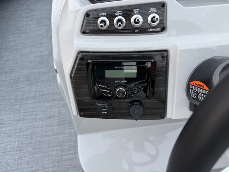 Slide: The Image of Lowe SS230 LWC00373G526 2026 - 11