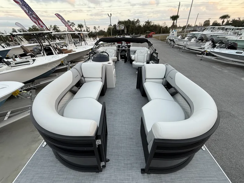 Slide: The Image of Lowe SS230 LWC00373G526 2026 - 9