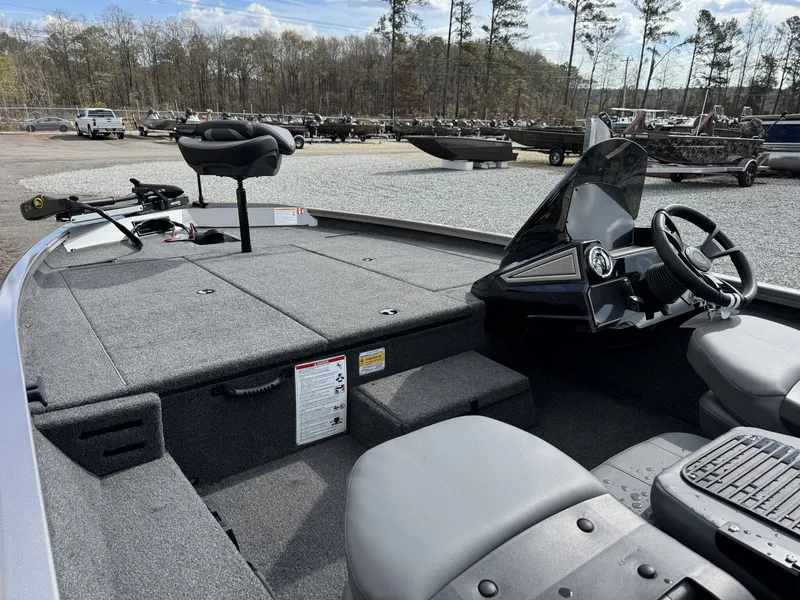 Slide: The Image of Lowe Stinger 195 2026 - 4