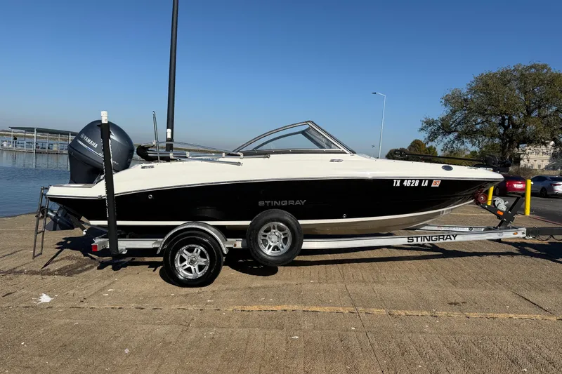 Slide: The Image of Yamaha engine runtime RPM chart for Stingray 192 DC, 2023 model, showing hours at various RPMs. - 2