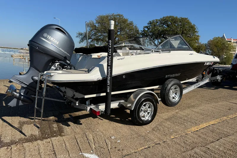 Slide: The Image of Runtime RPM chart for Yamaha engine, showing hours at various RPM ranges. Stingray 192 DC, 2023. - 3